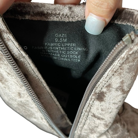 Steve Madden Gaze Crush velvet ankle booties size 9.5 ankle boot 4” heel - Picture 13 of 16